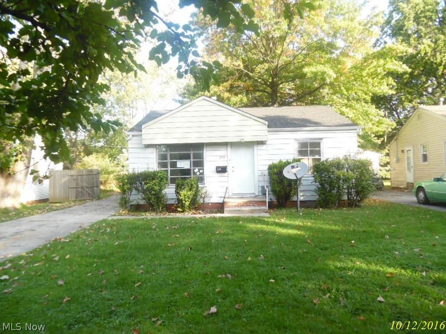 Great Starter Home, Easy To Show. This 754 square foot house sits on a 8,586 square foot lot and features 2 bedrooms and 1 bathroom.
This property was built in 1950. Nearby schools include Indian Hills Elementary School, close to shopping. Buyer is responsible for
any/all Point of Sale, inspections and to assume any/all violations and/or repairs.