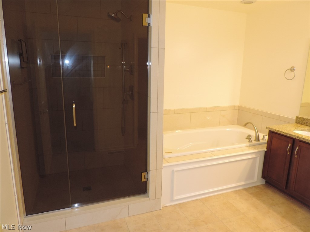 Vista Lago Condo - Residential