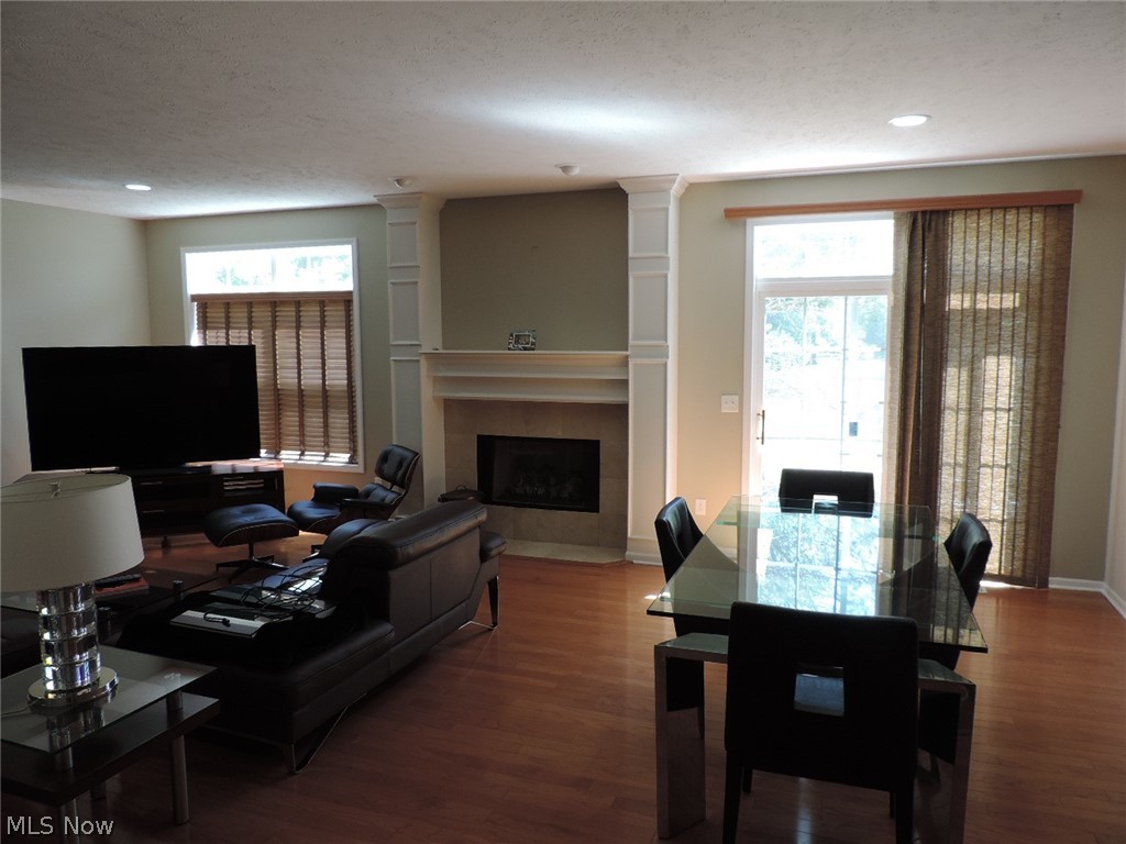 Vista Lago Condo - Residential