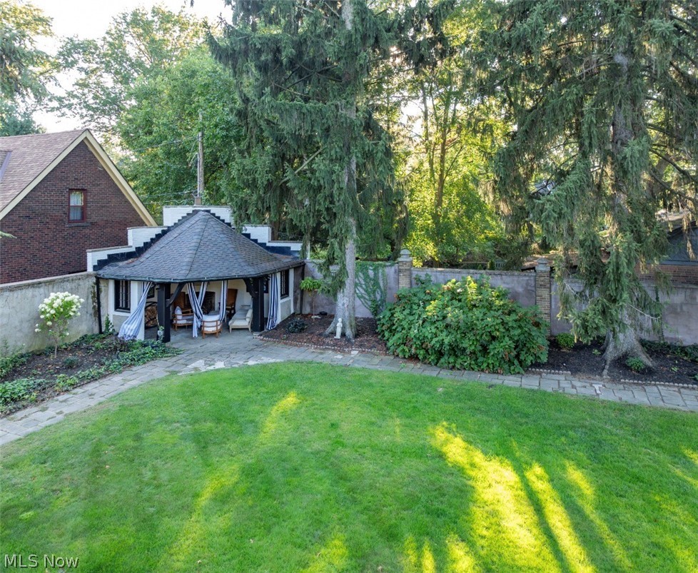 10494 Lake Shore Boulevard