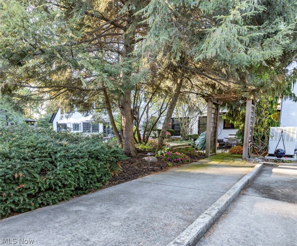 Bratenahl - Residential