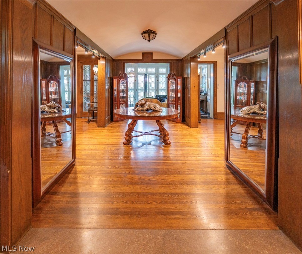 Bratenahl - Residential