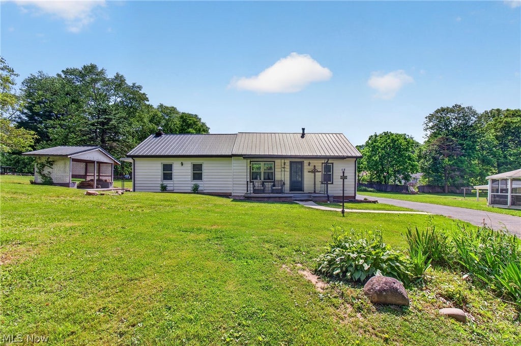 Photo of 2480 Deerford Avenue SW, Massillon, OH 44647 (MLS # 5218466)