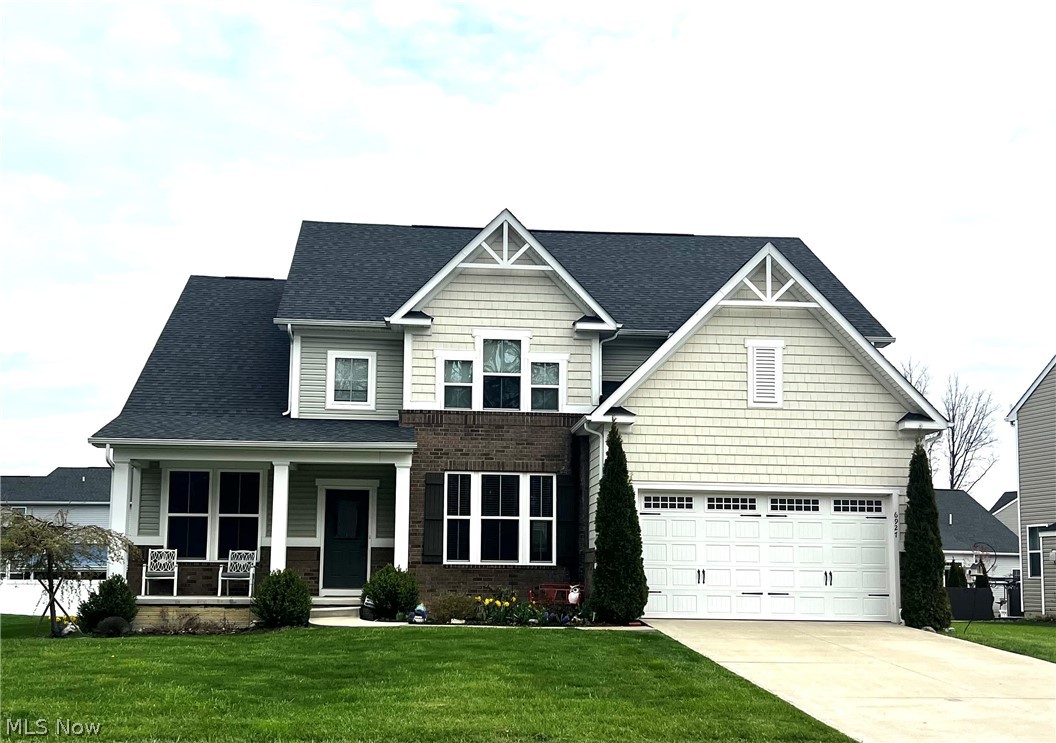 Owner is Licensed Real Estate Agent. Large 5 bedroom house in highly desired Deerfield Estates in the Amherst School District.