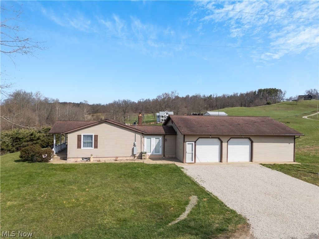 Photo of 1090 Fort Road SW, Dellroy, OH 44620 (MLS # 5196126)
