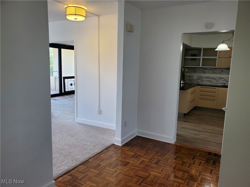 Bratenahl, Ohio 44108, United States, 2 Bedrooms Bedrooms, ,2 BathroomsBathrooms,Residential,Active,48481