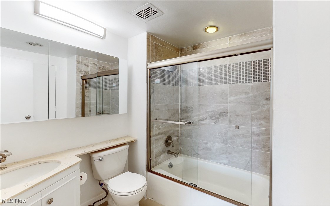 Bratenahl, Ohio 44108, United States, 2 Bedrooms Bedrooms, ,2 BathroomsBathrooms,Residential,Active,48481