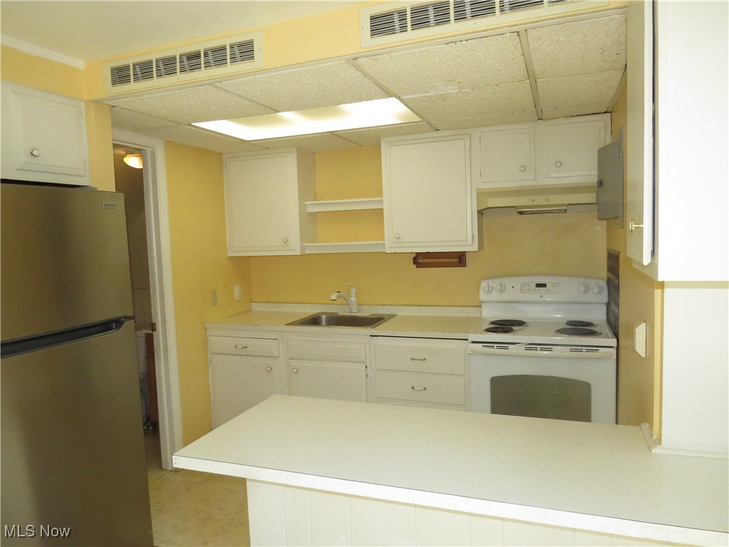 Painesville Township, Ohio 44077, United States, 2 Bedrooms Bedrooms, ,2 BathroomsBathrooms,Residential,Contingent,89377