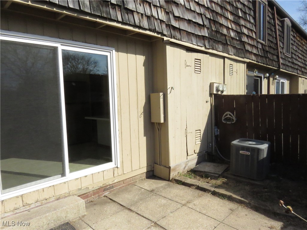 Painesville Township, Ohio 44077, United States, 2 Bedrooms Bedrooms, ,2 BathroomsBathrooms,Residential,Contingent,89377