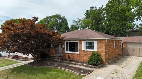 Single Family Residence in Cleveland OH 2712 Priscilla Avenue.jpg