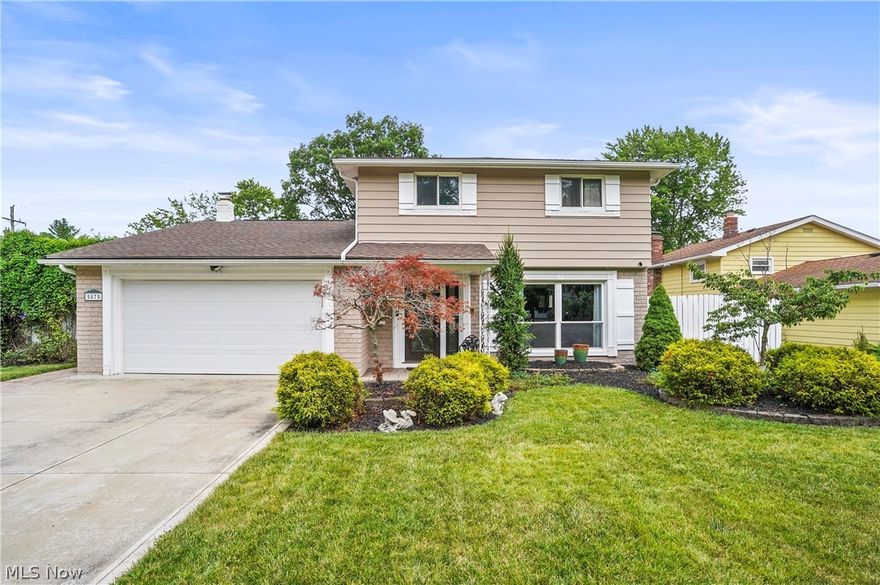 New Listing Alert!!! Welcome to your dream home! This stunning property features 3 bedrooms, 3 baths, a cozy family room with a fireplace, a sun porch for relaxation, and beautiful hardwood floors throughout. Don't miss out on this perfect blend of comfort and style! Contact us today to schedule a viewing. #DreamHome #FamilyLiving #HardwoodFloors"