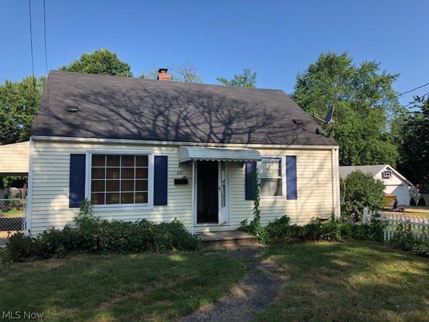 Great potential for investor or first time buyer. Cute cape with large back yard, 3 bed, 1 bath, carport.  Needs your cosmetic touches!