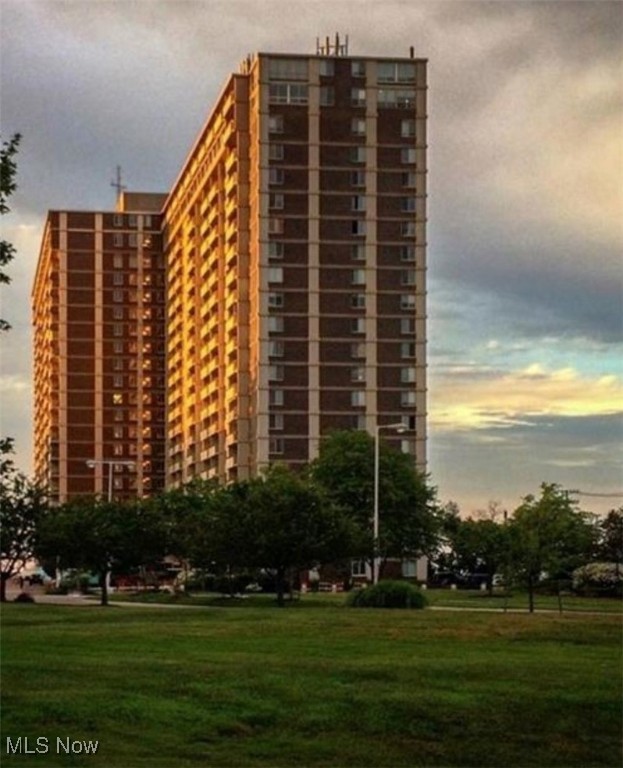 12900 Lake Avenue #1915, Lakewood, Ohio image 44