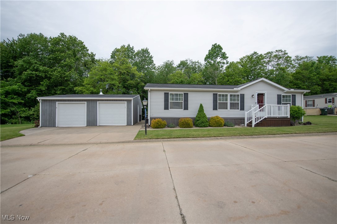 5725 Joleda Drive, Canton, Ohio image 1