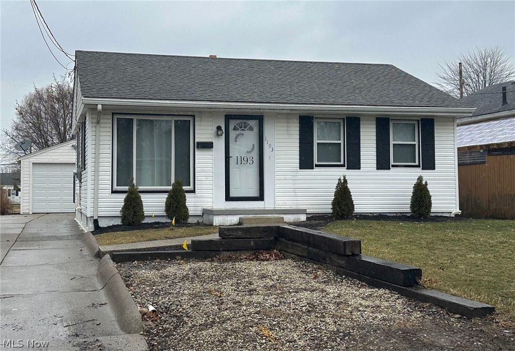 Photo of 1193 Stratford St, Barberton, OH 44203 (MLS # 5190666)