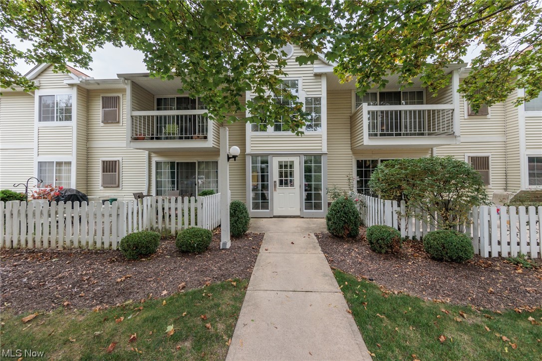 Welcome home to your 1st floor condo in Bay Landing, located in the heart of Westlake. Perfect for a first time home buyer or someone looking to downsize. The family room is huge and has a sliding door out to a front patio. The eat in kitchen includes all appliances. Two spacious bedrooms and two full baths are down the hall. The master bedroom has an en suite bathroom with larger vanity and stand up shower. A 1 car, detached and assigned garage is included.
Clean, neutral decor and move-in ready. The community offers a pool, tennis courts, ponds and walking path. HOA includes water and sewer. No dogs allowed. Call for your private showing today.