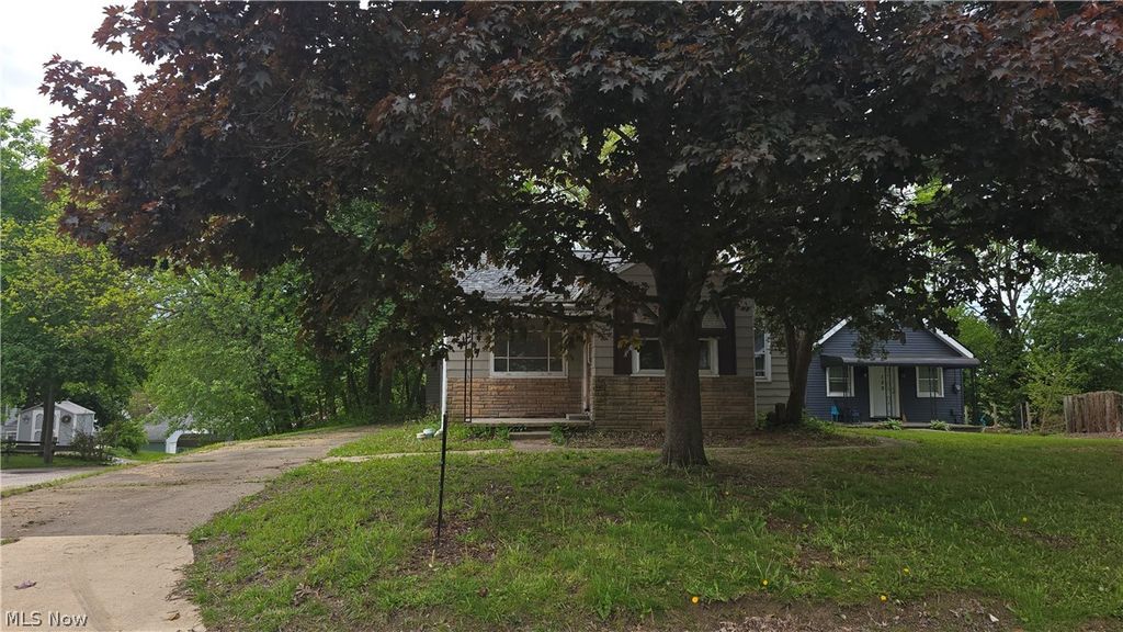 Photo of 146 Hermann Street, Barberton, OH 44203 (MLS # 5209811)