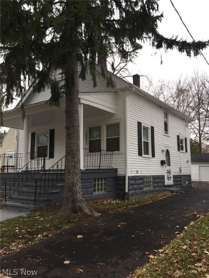 20017 Sunset, Warrensville Hts - 3 bed 2.5 bath home with all appliances! 

$895 rent / $895 deposit 
$20 application fee per adult 
1-2 pets OK with additional deposit 
NO CMHA / NO SMOKING 

Recently refreshed 3 bedroom 2.5 bathroom single family home with large living room and eat in kitchen. The kitchen has a stove/fridge and dishwasher provided for the tenant. Large unfinished basement that has additional storage and washer/dryer on site (not covered in the lease). Hardwood flooring throughout the house! 2 car detached garage and no central air conditioning on site, but tenant is permitted to use window units! 

Tenant pays all utilities including water/sewer/trash, gas and electric and is responsible for lawn care and snow removal.