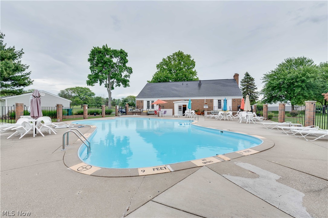 Country Club Twnhs North Condo - Residential