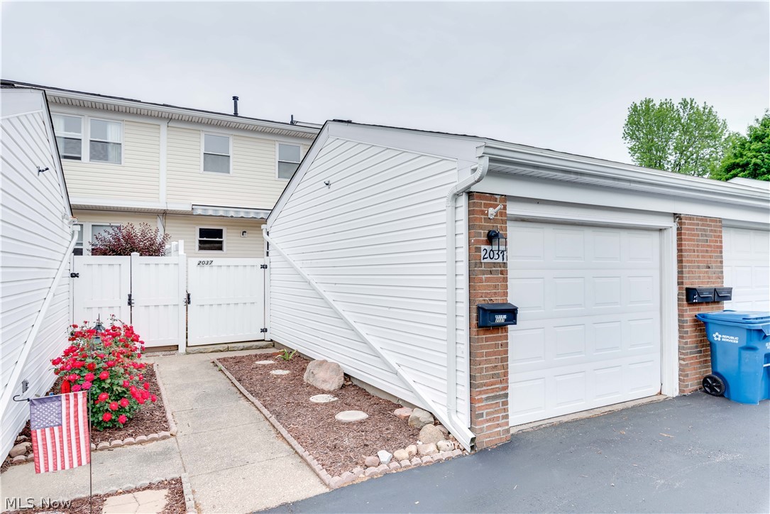 Country Club Twnhs North Condo - Residential