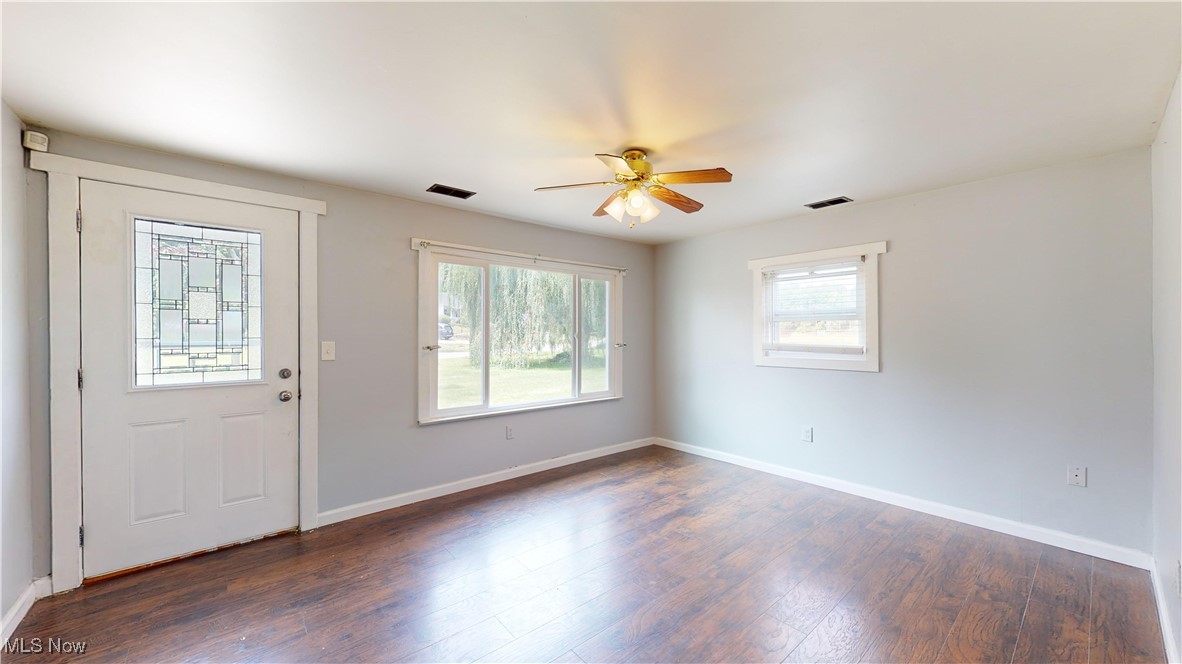 Akron, Ohio 44312, United States, 4 Bedrooms Bedrooms, ,2 BathroomsBathrooms,Residential,Contingent,93253