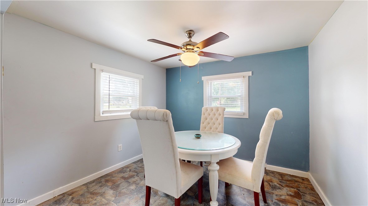 Akron, Ohio 44312, United States, 4 Bedrooms Bedrooms, ,2 BathroomsBathrooms,Residential,Contingent,93253