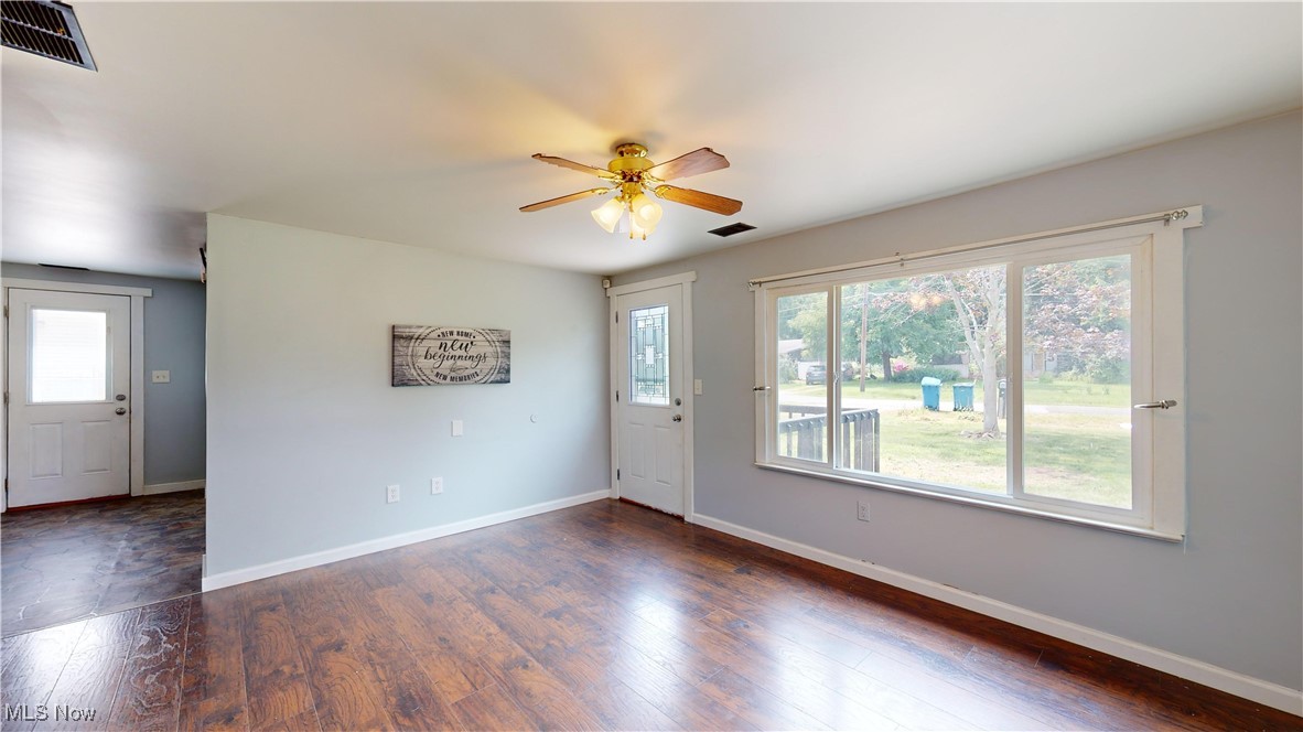 Akron, Ohio 44312, United States, 4 Bedrooms Bedrooms, ,2 BathroomsBathrooms,Residential,Contingent,93253