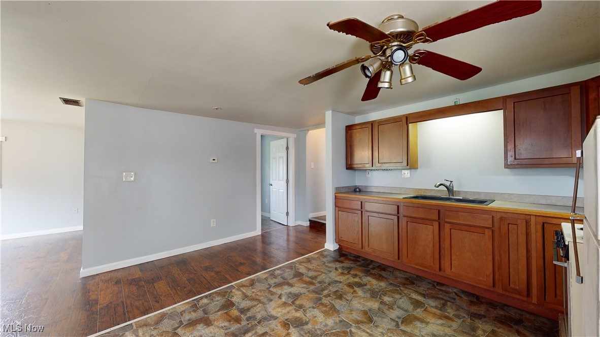 Akron, Ohio 44312, United States, 4 Bedrooms Bedrooms, ,2 BathroomsBathrooms,Residential,Contingent,93253