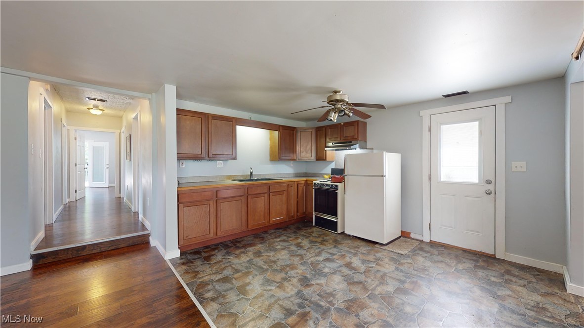 Akron, Ohio 44312, United States, 4 Bedrooms Bedrooms, ,2 BathroomsBathrooms,Residential,Contingent,93253