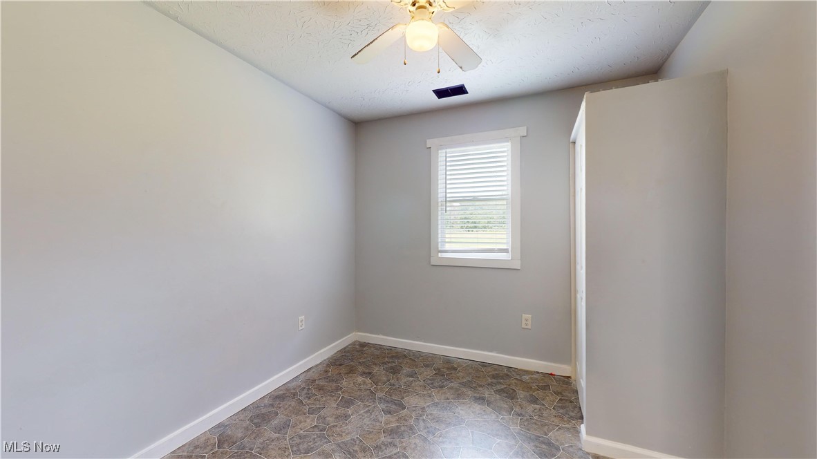 Akron, Ohio 44312, United States, 4 Bedrooms Bedrooms, ,2 BathroomsBathrooms,Residential,Contingent,93253