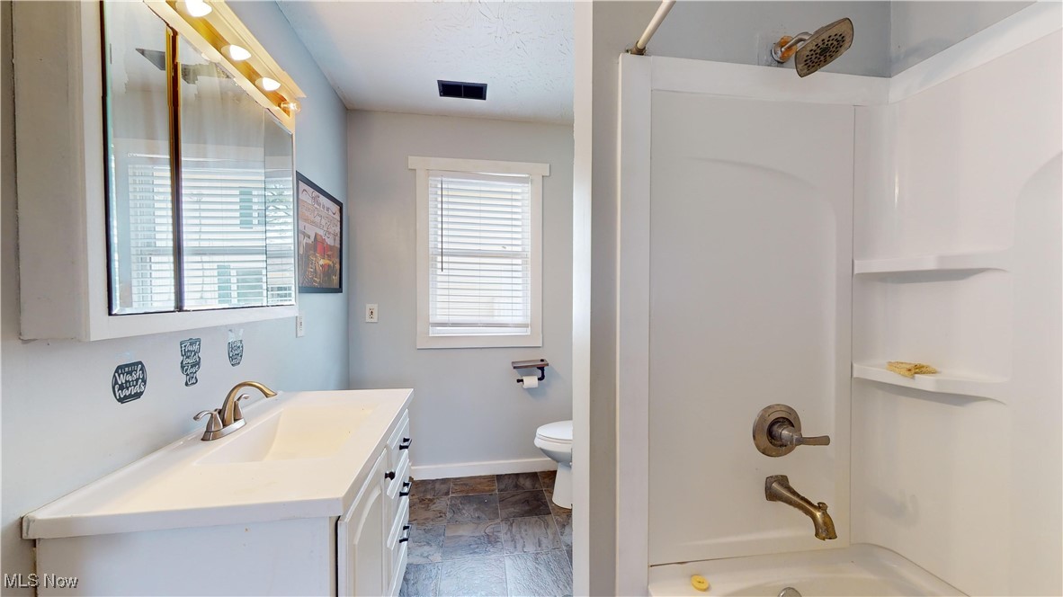 Akron, Ohio 44312, United States, 4 Bedrooms Bedrooms, ,2 BathroomsBathrooms,Residential,Contingent,93253