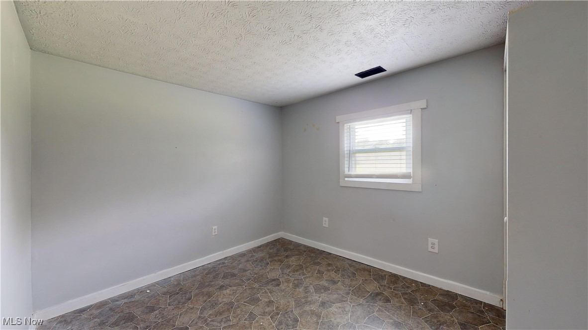 Akron, Ohio 44312, United States, 4 Bedrooms Bedrooms, ,2 BathroomsBathrooms,Residential,Contingent,93253