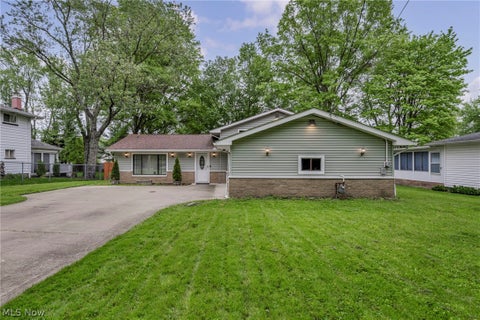 Homes For Sale - 7647 Mccreary Road<br/> Independence, OH 44131
