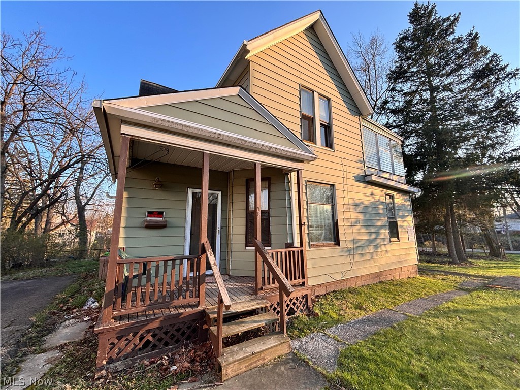 Main image without alt text