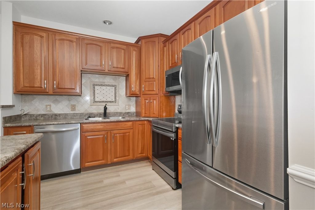 Photo of 104 Pyrite Court, Berea, OH 44017 (MLS # 5187530)