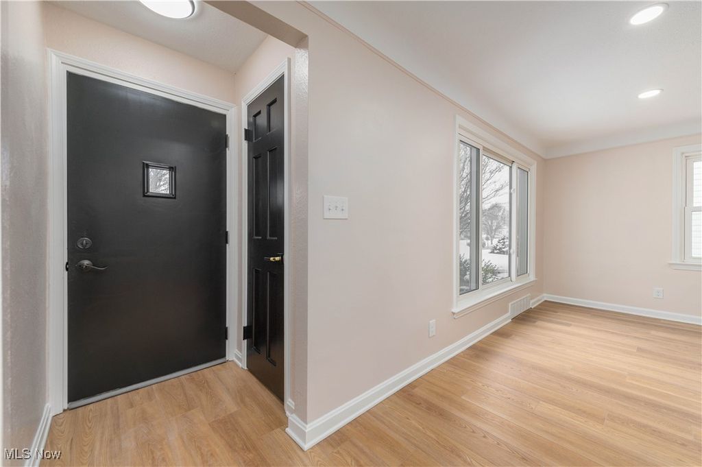 Photo of 7424 Traymore Avenue, Brooklyn, OH 44144 (MLS # 5177468)