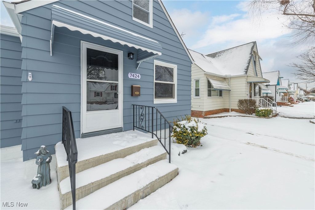 Photo of 7424 Traymore Avenue, Brooklyn, OH 44144 (MLS # 5177468)
