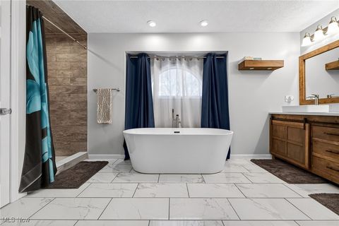 Tiny photo for 100 Pembridge Court, Sheffield Lake, OH 44054 (MLS # 5179368)