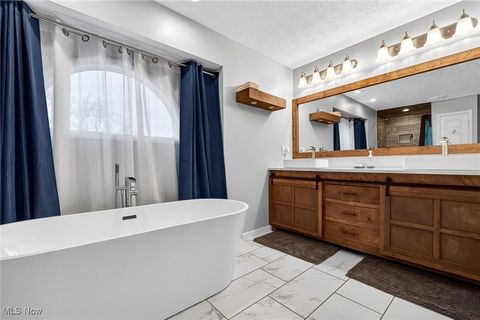 Tiny photo for 100 Pembridge Court, Sheffield Lake, OH 44054 (MLS # 5179368)