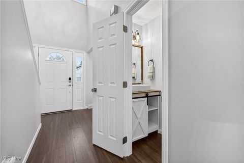 Tiny photo for 100 Pembridge Court, Sheffield Lake, OH 44054 (MLS # 5179368)