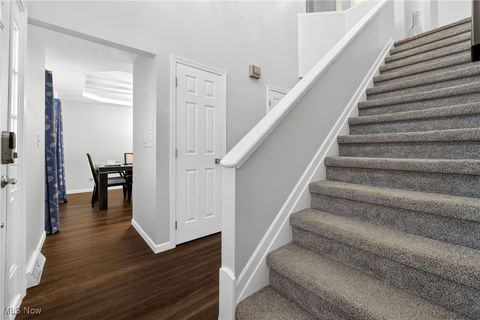 Tiny photo for 100 Pembridge Court, Sheffield Lake, OH 44054 (MLS # 5179368)