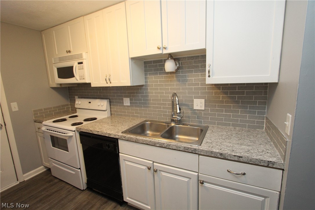 Lakeway Woods Resub 02 - Residential Lease