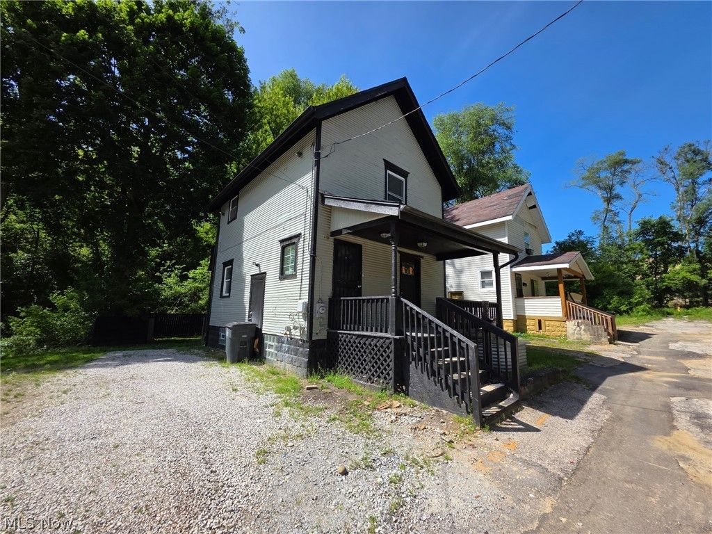 Photo of 392 Bailey Court, Akron, OH 44304 (MLS # 5211625)