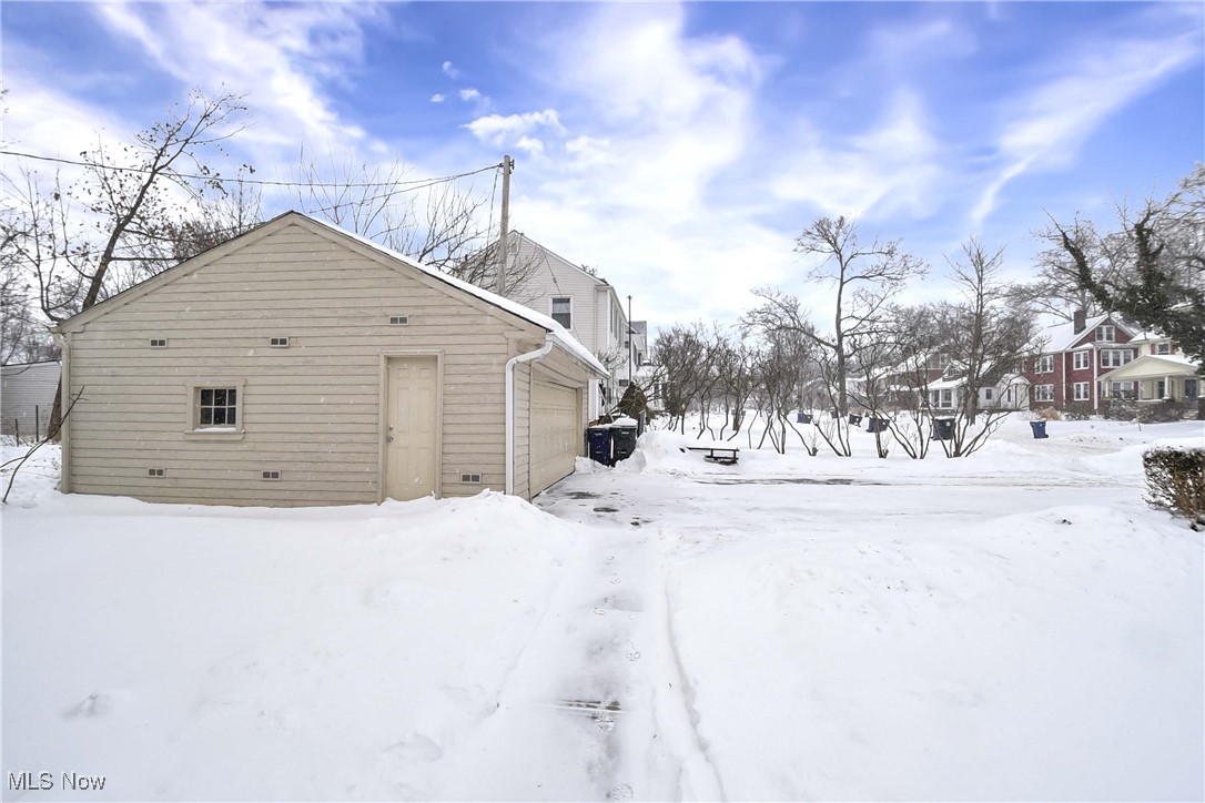 Shaker Lakes 01 - Residential Income