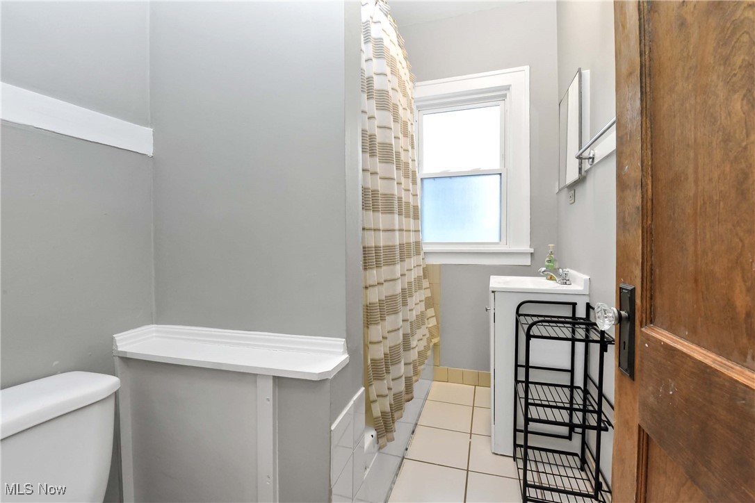 Shaker Lakes 01 - Residential Income