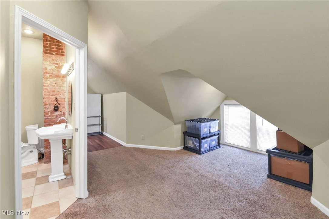 Shaker Lakes 01 - Residential Income