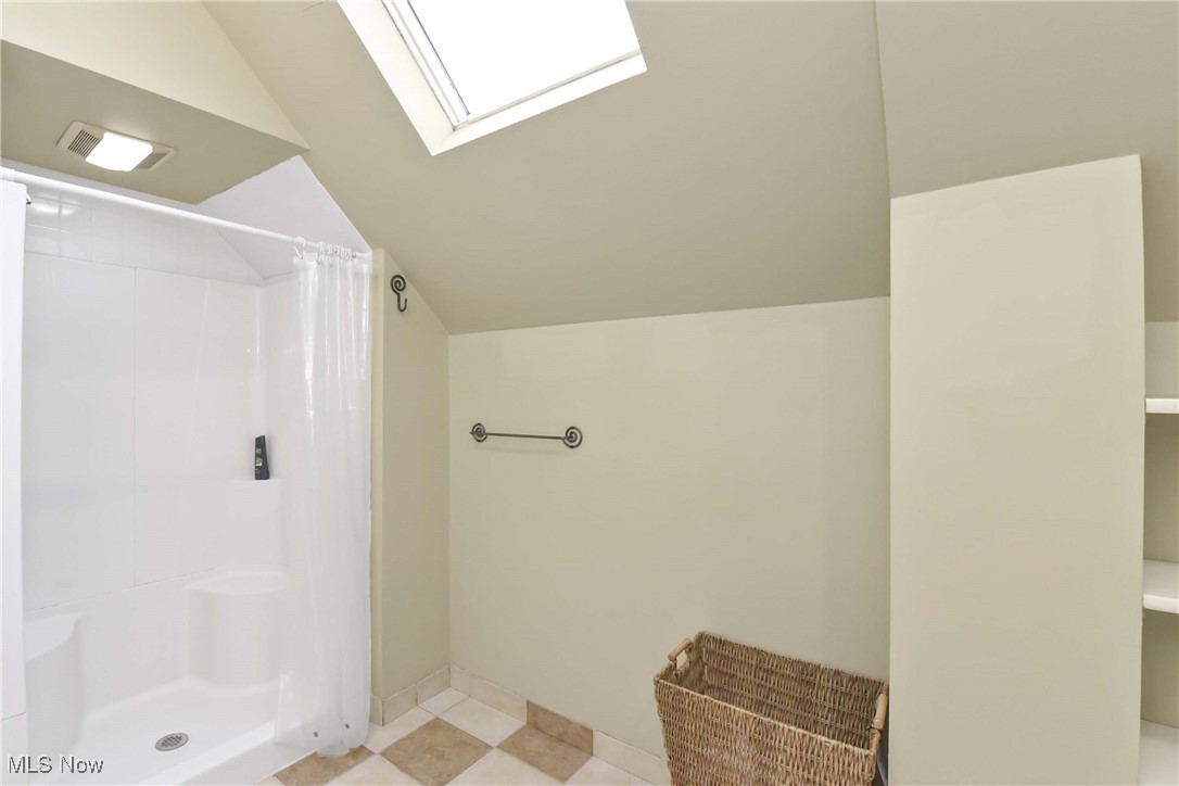 Shaker Lakes 01 - Residential Income