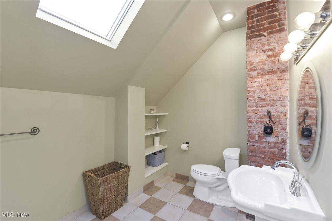 Shaker Lakes 01 - Residential Income