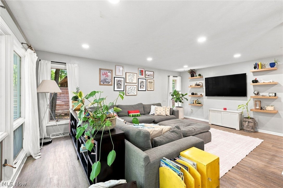 20019 Hawthorne Lane
