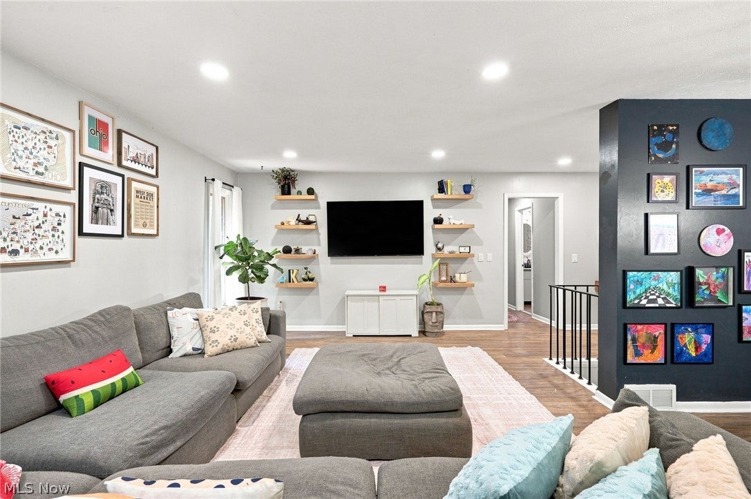 20019 Hawthorne Lane